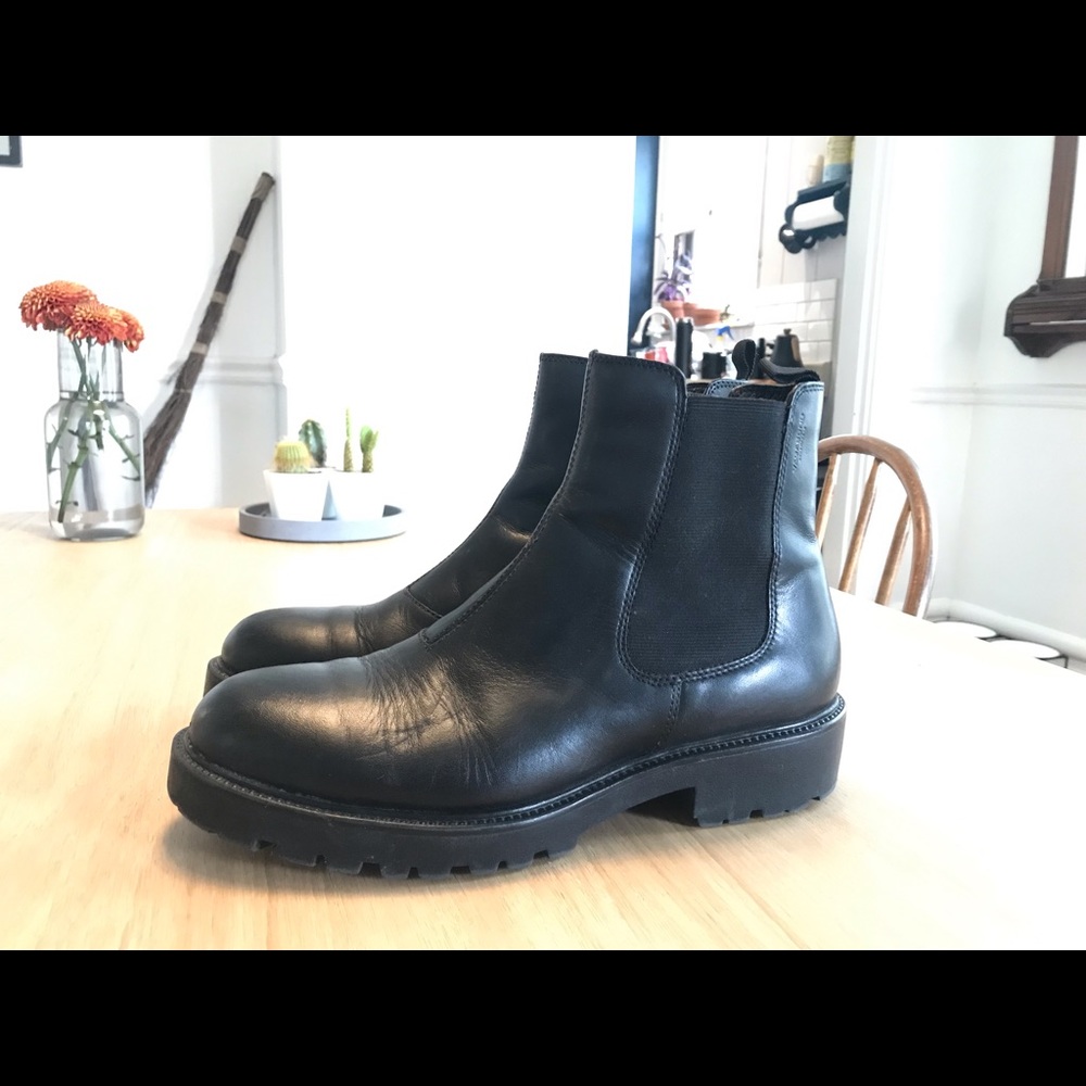 Vagabond Kenova Chelsea boot. Black. Women’s Size 40 EU/ 10 US
